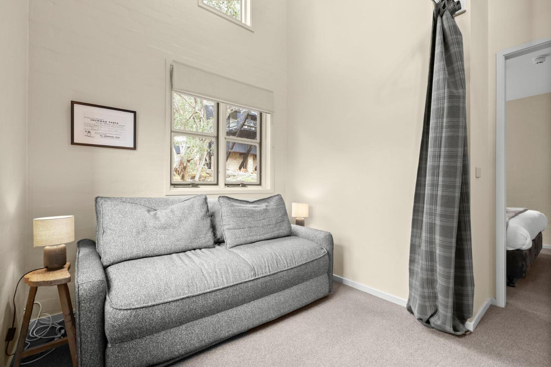 Village Green 2 Bedroom Loft Townhouse With Views Fireplace And Garage Parking Thredbo Exterior foto
